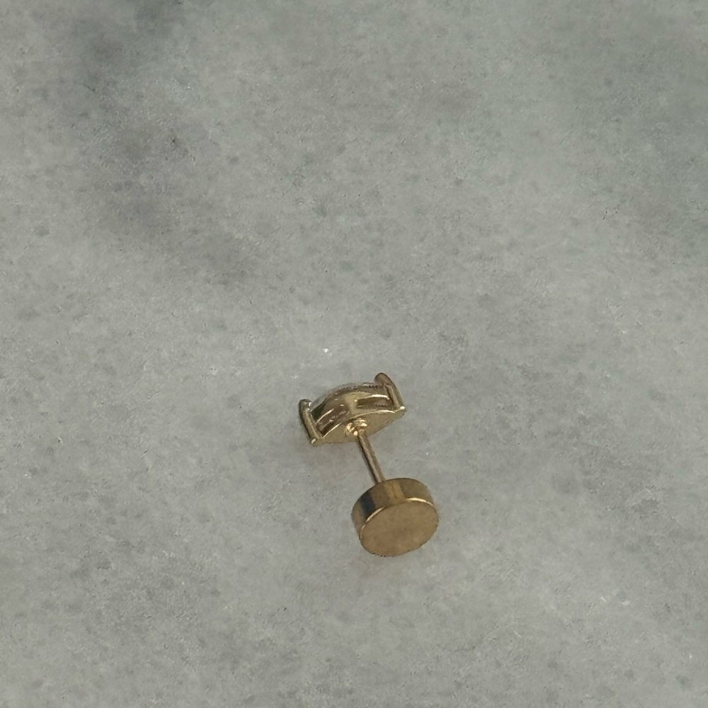 Gold Crystal Tear Drop Mini Micro Cartilage Earring
Brand New - Picture 5 of 5